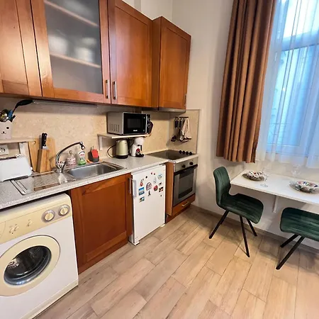 Budapest Cozy W Working Space And Wifi Apartamento