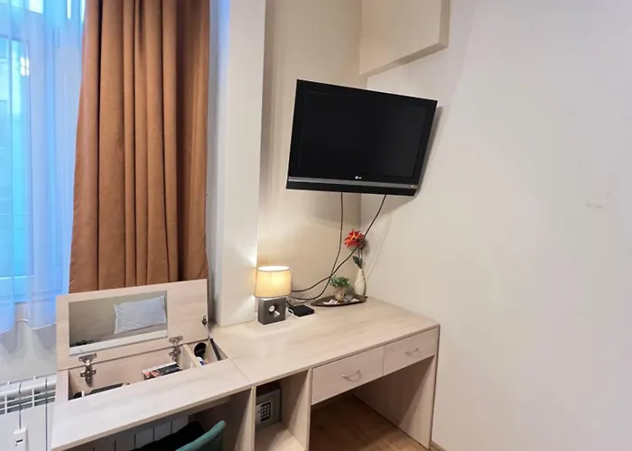 Budapest Cozy W Working Space And Wifi דירה