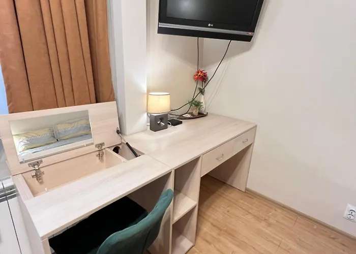 Budapest Cozy W Working Space And Wifi דירה סופיה